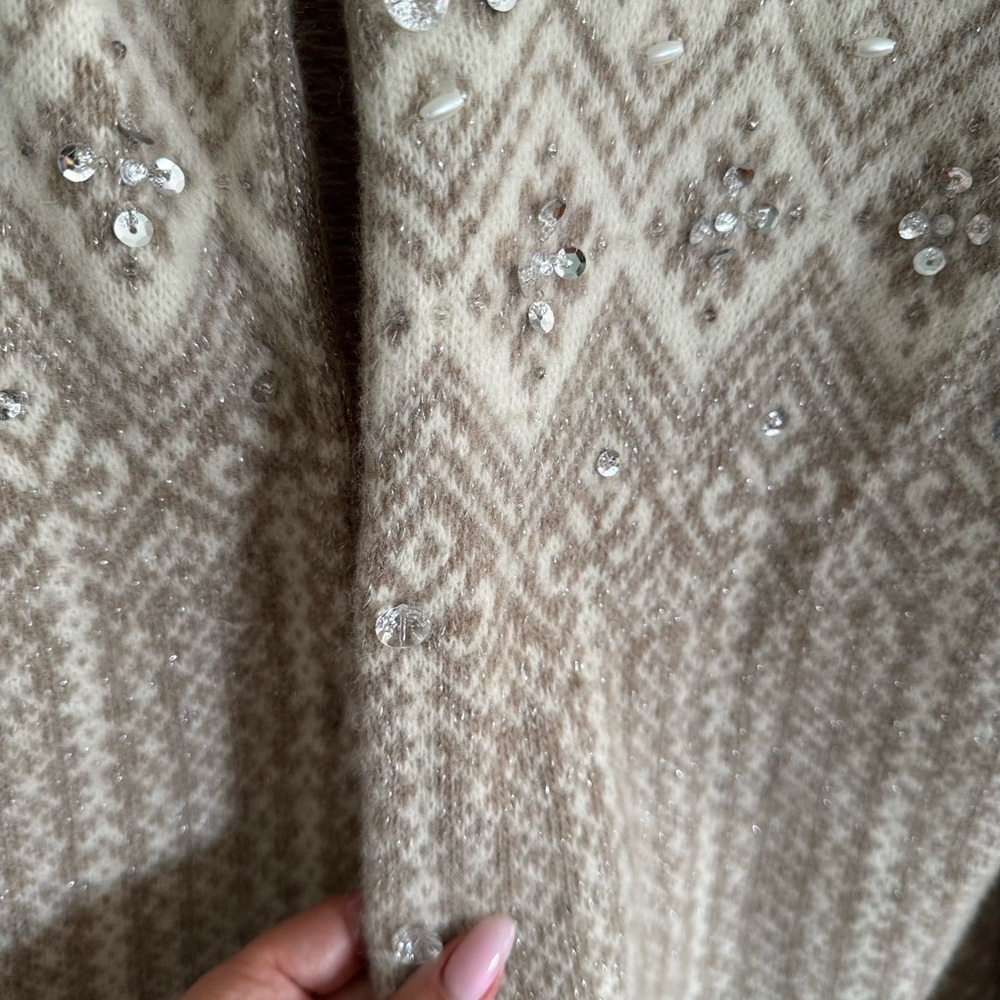 Elegant Beige Patterned Cardigan - Picture 4 of 13